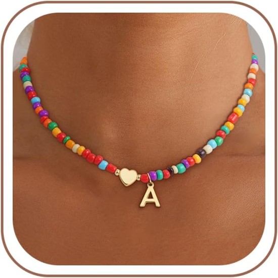 Cadeaux de panier de Pâques pour enfants filles – Collier avec initiales de perles colorées pour adolescentes, accessoires tendance, collier ras du cou avec lettres délicates, cadeaux d'anniversaire, de Pâques pour les tout-petits et les adolescents