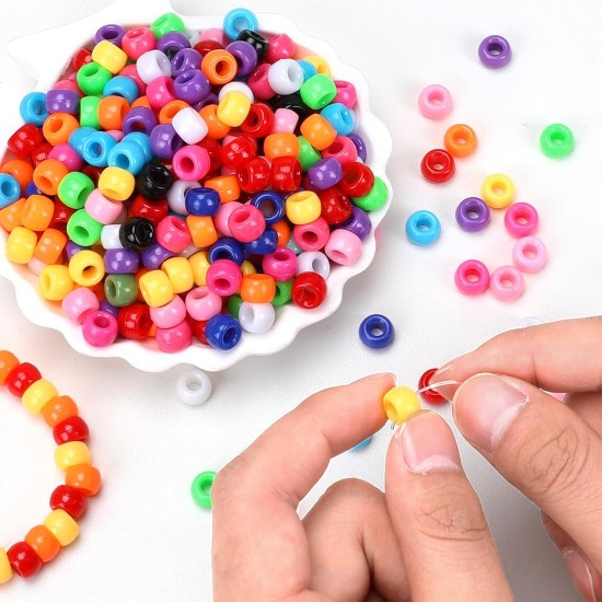 Bundooraking Lot de 8 000 perles de poney en vrac, perles en plastique colorées pour bracelets, fabrication de bijoux, travaux manuels, tressage de cheveux, porte-clés et projets de bricolage avec poignée seau de rangement (6 x 9 mm)