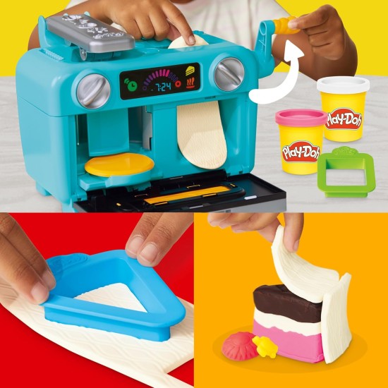 Play-Doh Super Slice Cake Playset, four jouet avec accessoires de cuisine et 11 boîtes de pâte à modeler, arts et travaux manuels pour enfants, à partir de 3 ans