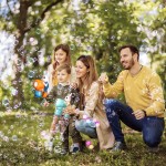 Pistolets à bulles pour les tout-petits, 2 machines à bulles en forme de lapin pour enfants, souffleur à bulles automatique avec 10 solutions de bulles, jouets d'extérieur, paniers de Pâques, cadeaux pour garçons et filles de 3, 4, 5, 6, 7, 8 ans